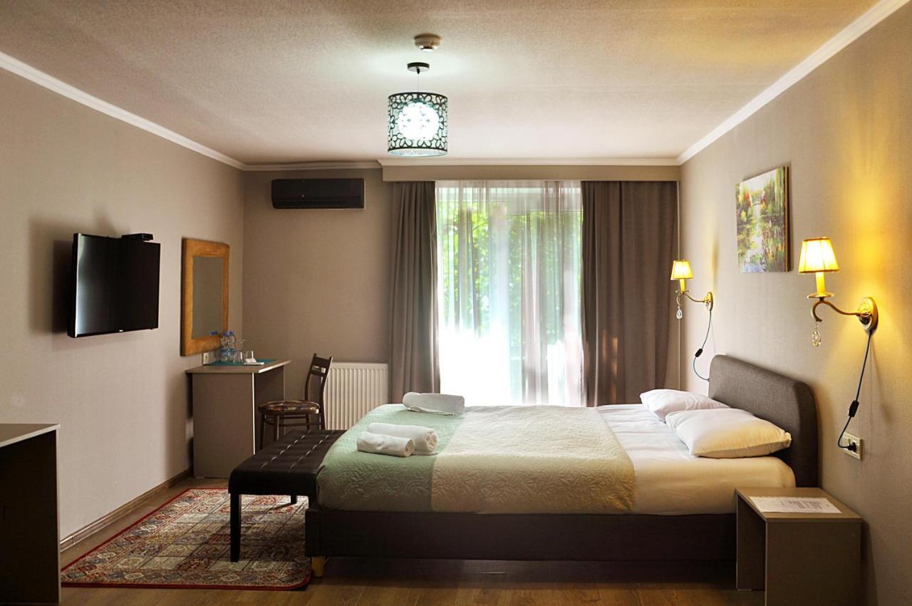 Art Hotel Claude Monet Tbilisi Buitenkant foto
